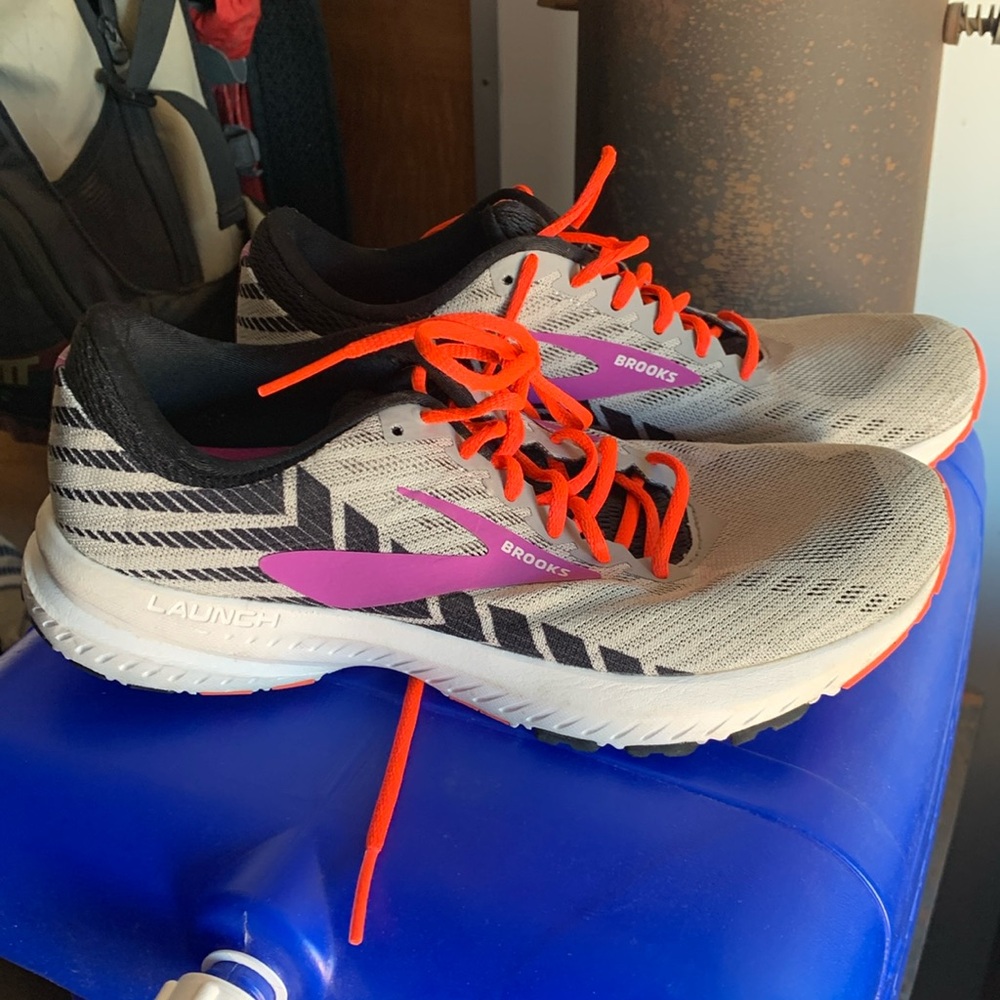 Women’s 7.5 Brooks Running Shoes